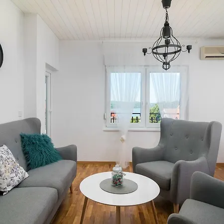 Regius White Apartman Trogir