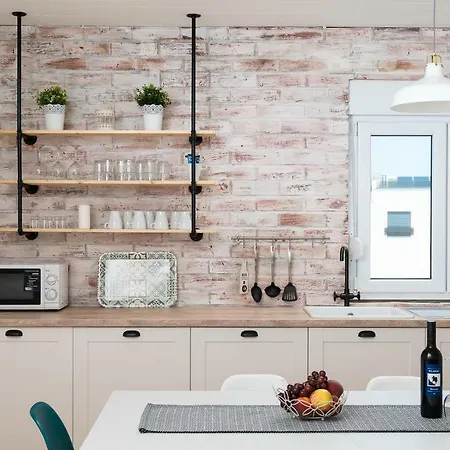 Regius White Apartment