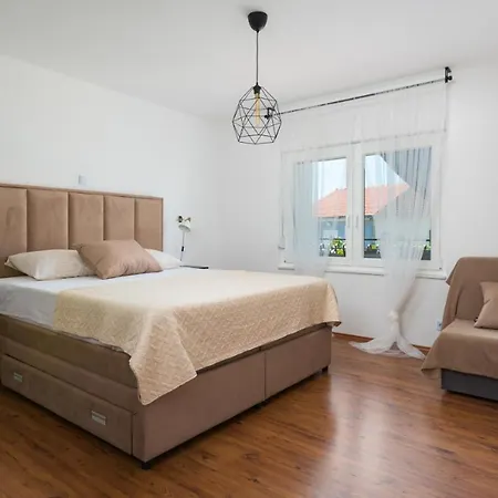Regius White Trogir