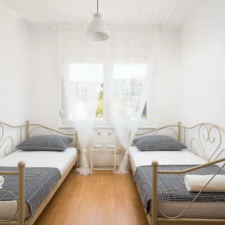 Regius White Apartment